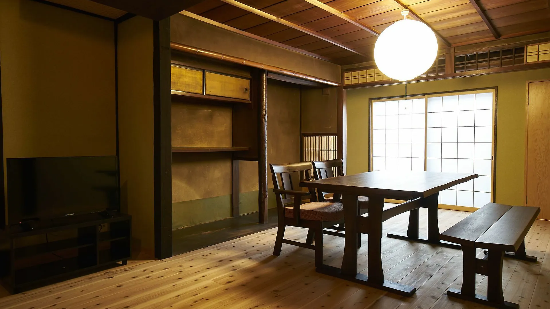 Life Shijo Karasuma Villa Kyoto