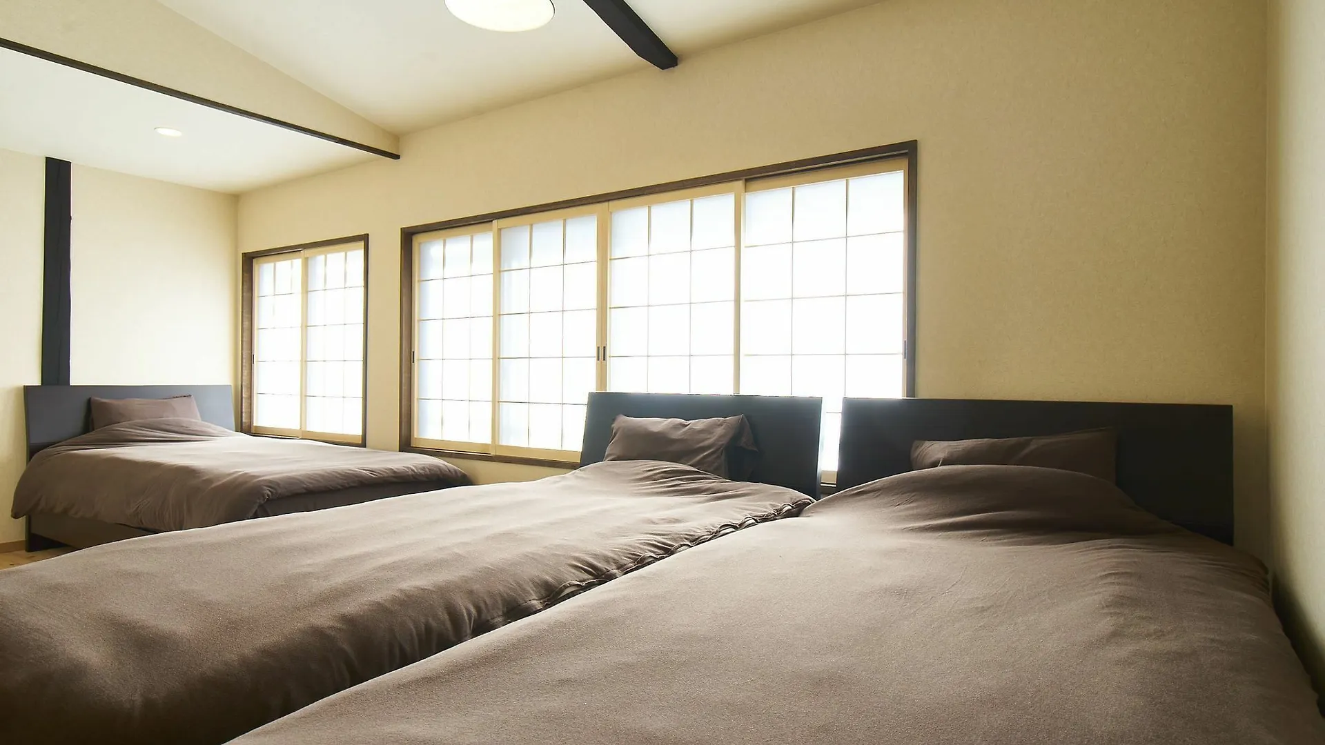 Life Shijo Karasuma Villa Kyoto